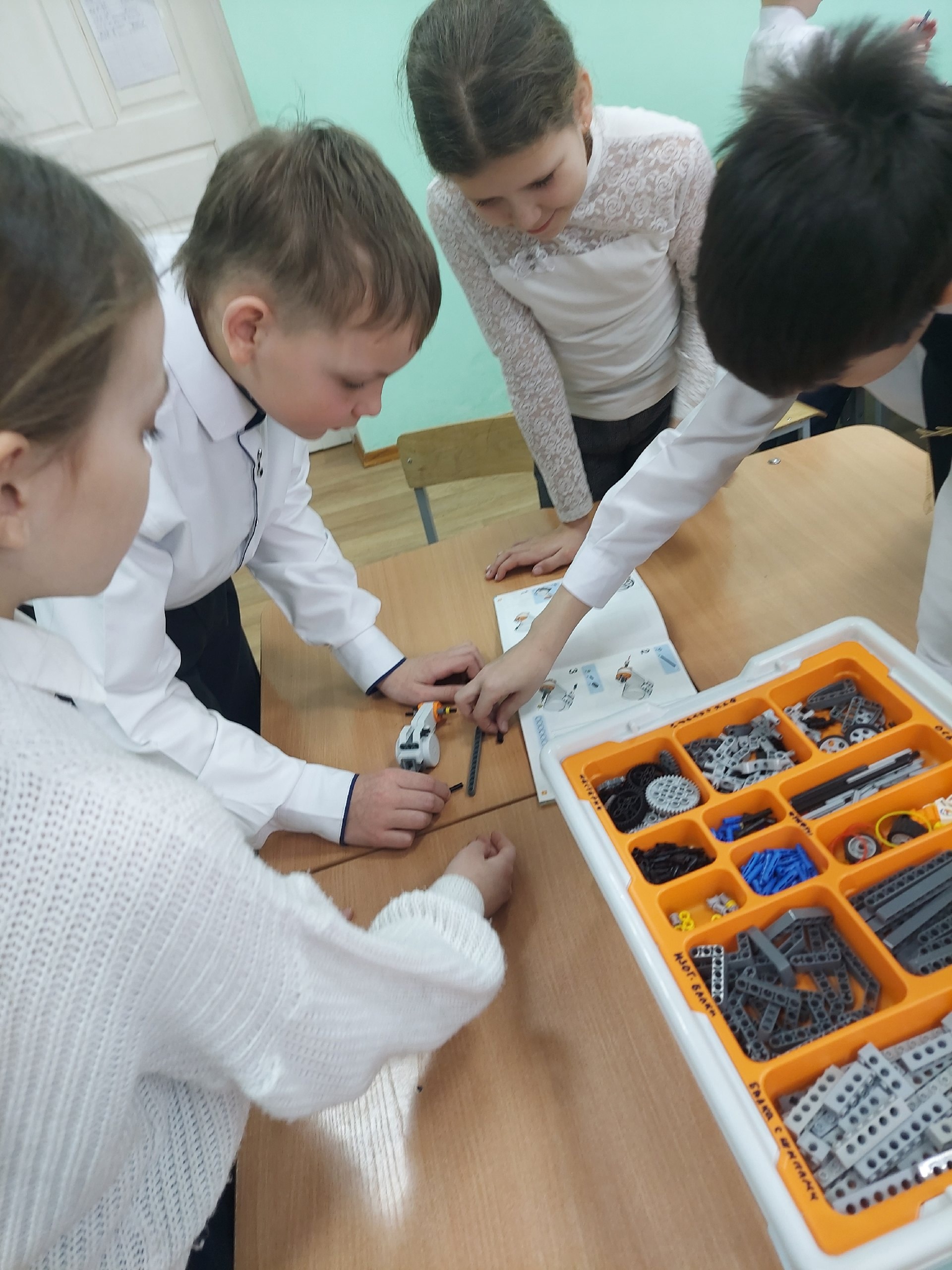 Открытый урок в 4 классе. Робототехника.
